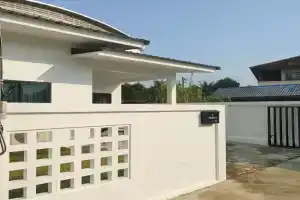 The White House, Chalong