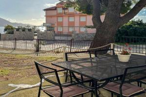 4 Bedroom Stunning Apartment In Makarska, Gradac