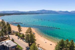 Tahoe Classic Cabin Near the Beach Guest house, Stateline