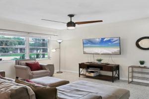 Charming 3BR Retreat Near Beaches Guest house, Sarasota