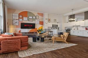 City View Stay - Convention Center - Downtown - Stadium - Sleeps 8 - Skywalk Access Apartments, Indianapolis
