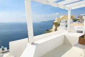 Menias Cave House, Oia