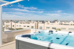 Private jacuzzi, heated pool, summer kitchen, AC Apartments, Torrevieja