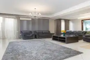 Royal Central Apartment 160 SQM 3BR & 2 Baths, Yerevan