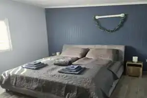 Áron Apartman, Tiszafured