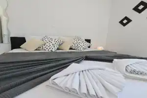 Azuro Zrce Apartments, Novaglia