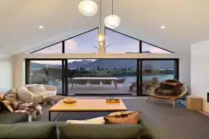 Luxury Away - Tihi - Hot Tub-Free Parking-BBQ Guest house, Queenstown