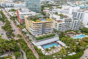 Oceanfront Retreat- South Beach Pool Amenities Apartments, Miami Beach