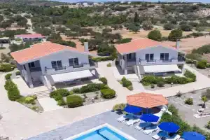Piccolo Paradiso Villas, Gennadi