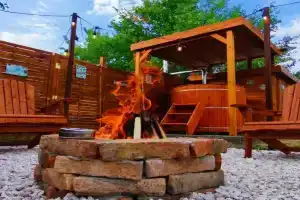 Cozy - Private Hot Tub & Garden - Fire Pit - Pet Friendly Guest house, Hajduszoboszlo