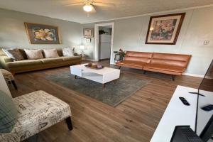 Cozy 1BR Retreat Historic Peaceful Stay Smart TV VSU Apartments, Valdosta