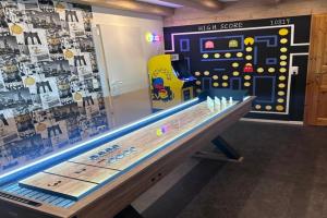 einfachHEIMISCH - GameLOFT - Shuffleboard - 3WCs - Arcade - Nintendo Apartments, Hannover