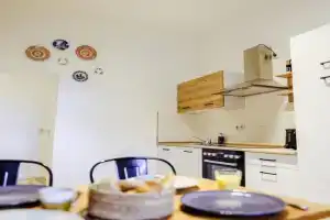 Neu renoviert I zentrale EG-Wohnung I 4 Personen, salt apartments, Weissenfels