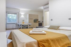 Cozy Loft - Via Emilia Est centro Apartments, Modena