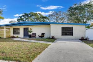 roomstr Virgina Room 1 Bedroom in South with Shared Full Bathroom & FREE COFFEE, Tampa