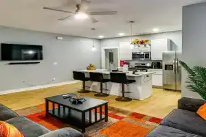 2 Mi to FIFA and Falcons Stadium Westside Townhome Guest house, Atlanta