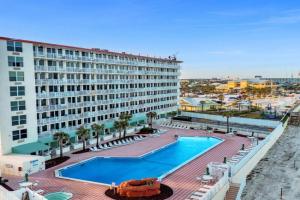 Modern Beach Oasis - Sleeps 4 - Pool - Gym - Games Apartments, Daytona Beach