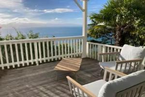 Stunning sea views - unique and magical Guest house, Nelson