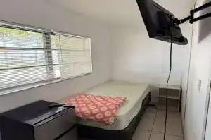 Hallandale Urban Rooms, Hollywood