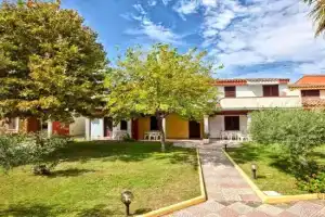 Apartment with Pool and Private Parking, Ottiolu