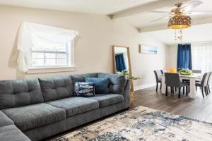 Light & Cozy Oasis with Private Pool and Hot Tub Guest house, Jacksonville