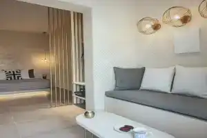 Golden Hour Hideaway - Santorini Apartments, Fira