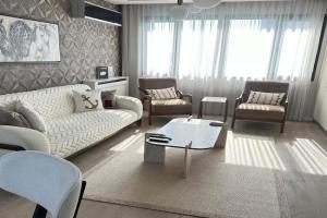 91 sqm luxury apartment with double view, Istanbul