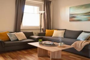 Modernes 5-Personen Apartment mit kostenlosen Parkplätzen, Boxspringbetten, WLAN, 3x TV, vollausgestatteter Küche, Merseburg