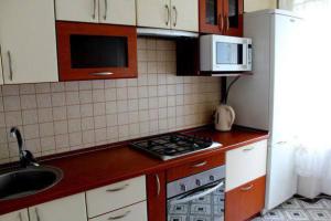 Aparts on prospect Polia poruch zi shpitalem povnistyu vidokremleni kimnati, Dnipropetrovsk