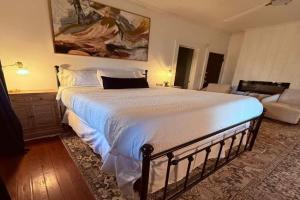 Peaceful Guest Suite with Microwave & Fridge, Lafayette