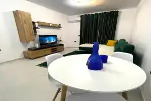 Heart of Apartment, Fier