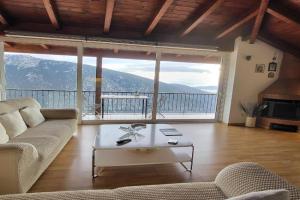 skyview house, Delphi