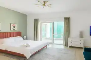 Premium Ensuite Room With Balcony, Dubai