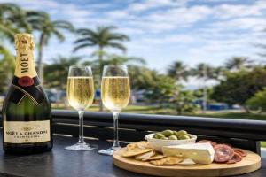 Strand Stay Steps to Waterpark & Beach in Apartments, Townsville