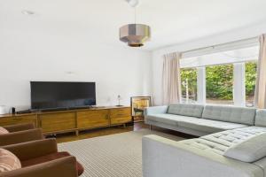 Gated Family Home with Chefs Kitchen Guest house, Chicago