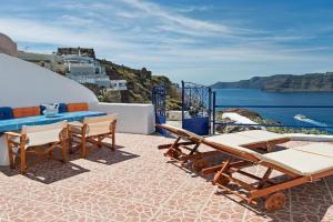 YANNIS and EFI CAVE HOUSE-SUNSET-, Oia