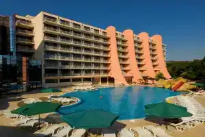 StayFlex by Helios - All Inclusive - Kids Slide - Pools - AC in the rooms - EV station, Golden Sands