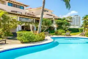 Oceanside Beach house Pool & Short walk to Beach, Cancun