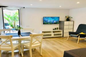 101 - Beachside Renovated 1BR apt w private garden Apartments, Cambrils