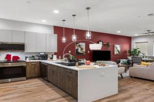 The Coral 2BD TownHouse 7ST Walkable, Fort Worth