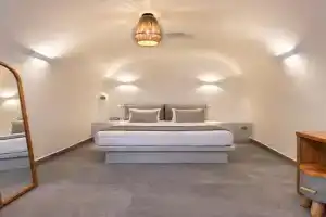 Cavora Suites, Karterados