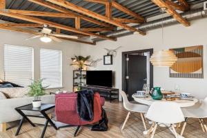 The Zircon 2BD Unique Style in the heart of FortWorth Apartments, Fort Worth