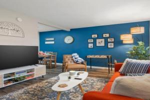 Pleasant 1BD AT and T Walkable Apartments, Arlington