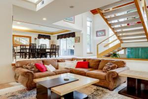 Walk to Trails! Small-Town Hideaway in Guest house, Cambria