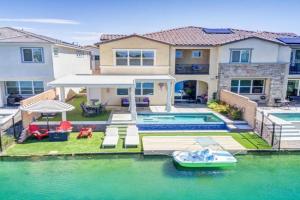 Coachella Valley Lakeside Villa with Unbeatable Views, Indio