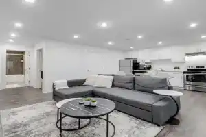 Modern 2Bed Suite Near Capilano Bridge & Trails Guest house, North Vancouver