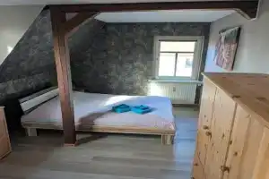 Ruhiges Dachgeschoss-Apartment im Südosten von, Dresden