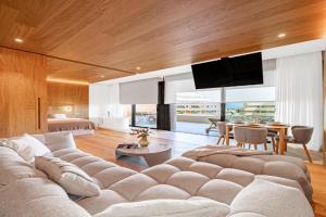 Modern apartment in prestigious el Higueron, Benalmadena