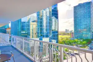 Bright & Modern Condo in Brickell w Pool Access Apartments, Miami
