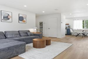 Modern 2BR Unit with Covered Parking in apts Apartments, Santa Clara